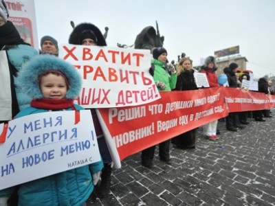 Родители потребовали у московских властей "перестать травить детей" в детсадах