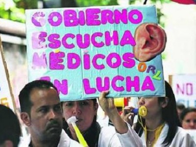 Парагвайские медработники начали национальную забастовку во время эпидемии