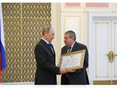 Путин поздравил членов российской трехсторонней комиссии с 20-летием