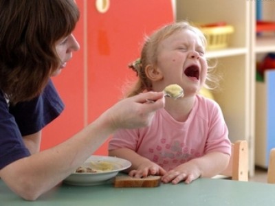 Московские родители выступили против "холостяцкого меню" для детских садов