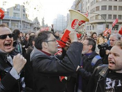 Испанская забастовка обернулась столкновениями с полицией