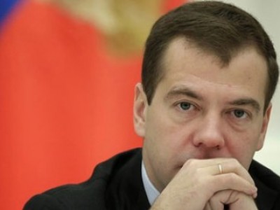 Медведев, итоги: переименовал милицию, изменил время и наказал соседей Медведев, итоги: переименовал милицию, изменил время и наказал соседей