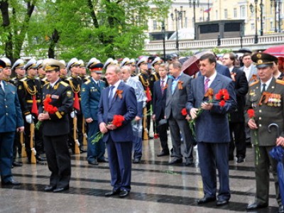 Профсоюзы возложили цветы к Вечному огню
