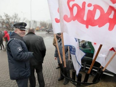 Польские таможенники проводят итальянскую забастовку
