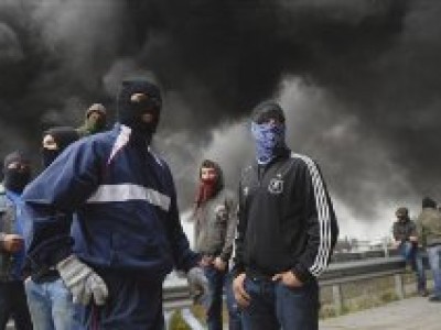 Испанские шахтеры заблокировали трассу (фото)