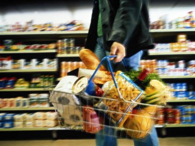 Продуктовую корзину теперь можно купить за 2,5 тыс. рублей