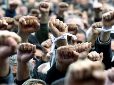 Новый закон о митингах ждет подписи президента Новый закон о митингах ждет подписи президента