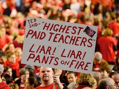 Австралийские учителя потребовали от губернатора выполнения обещаний (ВИДЕО)