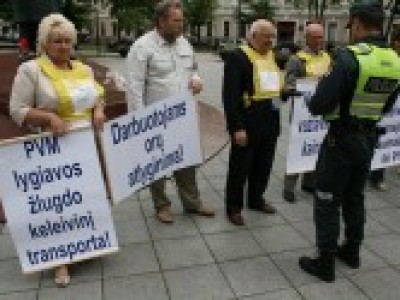 Общественный транспорт Литвы пикетирует парламент из-за роста НДС
