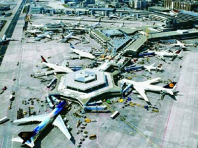 В пяти аэропортах германии прошла забастовка служб безопасности