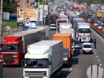Минтранс предложил ввести сбор с владельцев "тяжеловозов" Минтранс предложил ввести сбор с владельцев "тяжеловозов"