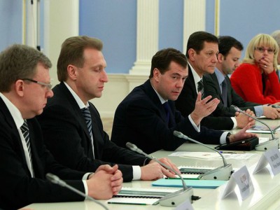 Медведев обещал снять губернаторов за безработицу в их регионах Медведев обещал снять губернаторов за безработицу в их регионах