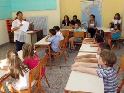 Греческие учителя устроят суточную забастовку