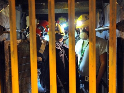 Итальянские шахтеры взяли 350 кило взрывчатки и забаррикадировались в шахте