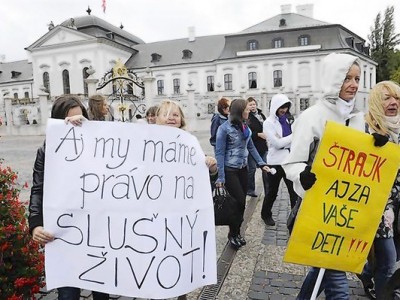 Учителя Словакии вышли на общенациональную забастовку