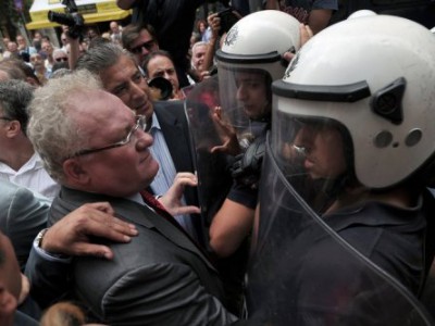 В Греции проходит саммит и общенациональная забастовка