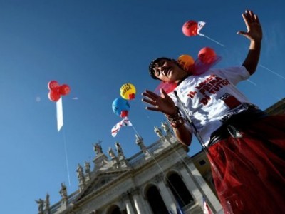 Итальянцы напоминают: "Труд прежде всего"