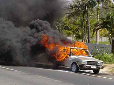Индийские сталевары сожгли замдиректора завода из-за слухов о сокращениях