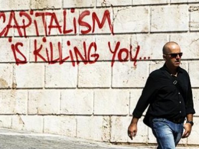 Греческие профсоюзы вывели на забастовку врачей, работников метро и банкиров