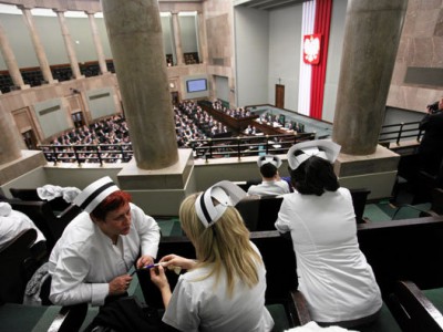 Медсестры, оккупировавшие польский Сейм, начали голодовку