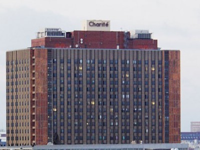 Забастовал персонал берлинской клиники, где рожала "радистка Кэт"