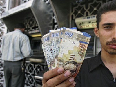 Президент отказался платить зарплату госслужащим