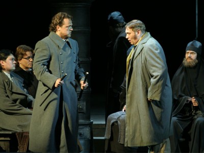 Коллектив балашовского драмтеатра завершил голодовку