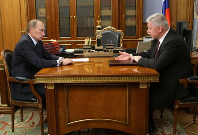 Председатель правительства Владимир Путин провел рабочую встречу с председателем ФНПР Михаилом Шмаковым