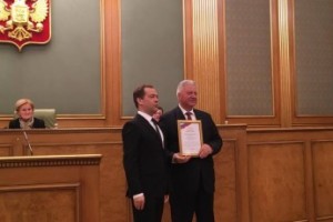 Медведев наградил лидера российских профсоюзов