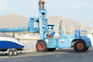 Портовые рабочие Испании пригрозили правительству забастовками