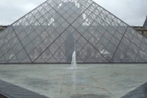 Работники Лувра объявили забастовку из-за больших очередей