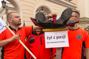 Польские спасатели угрожают забастовкой