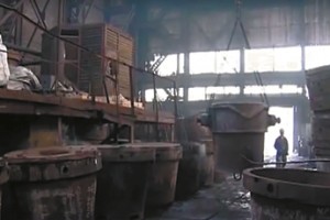 Светлинским металлургам сократили зарплату “по-тихому”