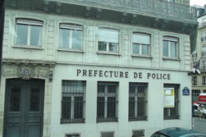 Французские полицейские и их жены вышли на митинги протеста