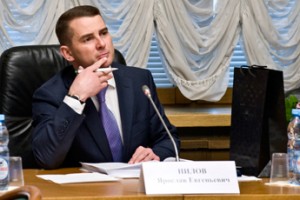 Зарплатам госуправленцев оставят прежний предел