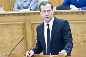 Медведев поручил изменить порядок взносов в ФОМС для безработных