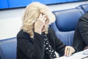 В 2019 году зарплата почти перестанет расти