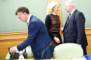 Взыскать зарплату до суда