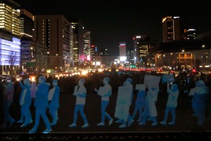 Протестуют голограммы, счастлив человек