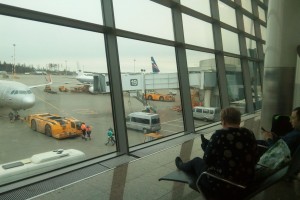 В транзитные зоны аэропортов предлагают вернуть курилки