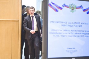 Топилин считает переход на четырехдневку долгим процессом