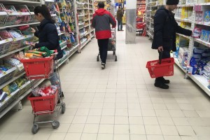 Медведев поручил пересмотреть состав потребительской корзины