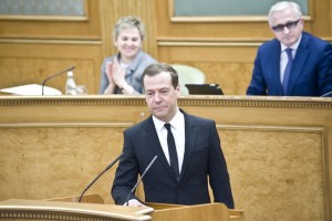 Зарплата Медведева в Совбезе составила 619 тыс. рублей