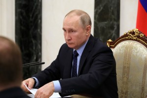 Путин считает необходимым перенести дату голосования по изменению Конституции