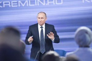  Путин призвал помогать сохраняющим занятость компаниям