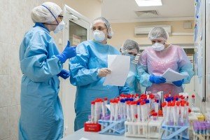 Профсоюз заявил о нарушениях трудовых прав медиков при коронавирусе