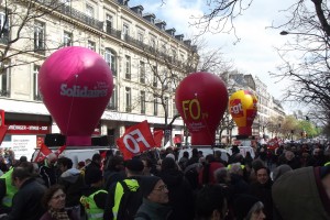 Во Франции отменили запрет на митинги и демонстрации