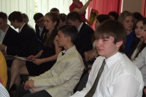 Минтруд не поддержал предложение о выплатах 16-17-летним подросткам