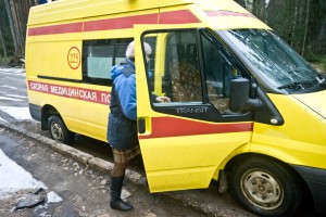 Минздраву рекомендуют вернуть санитаров на скорую помощь