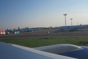 Авиаперевозки в России сократились вдвое